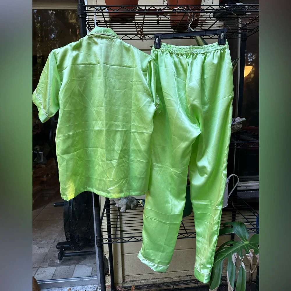 LIME GREEN SHINY Shimmer Pajama Set With Gloves Size Small Like New Pink Trim - Picture 11 of 11